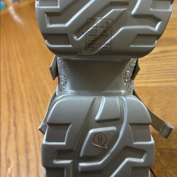 Azalea Wang- Amado Silver Chunky Sneakers - Picture 9 of 9